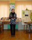 miniatura poezja Wojciecha Breowicza podczas otwarcia wystawy w GBP
