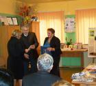 miniatura wręczenie podziękowań od Ośrodka KARTA