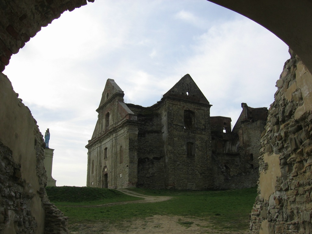 Ruiny klasztoru karmelitów w Zagórzu