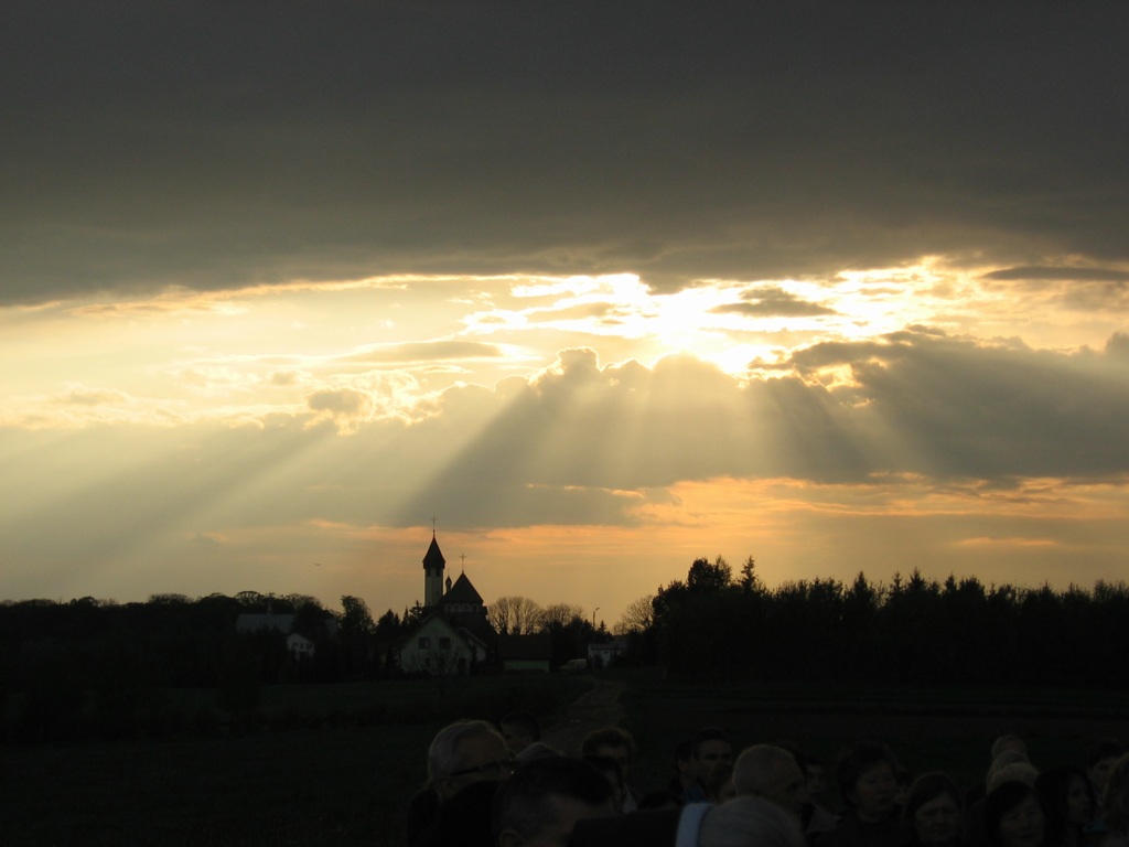 Widok z Glinek na kościół