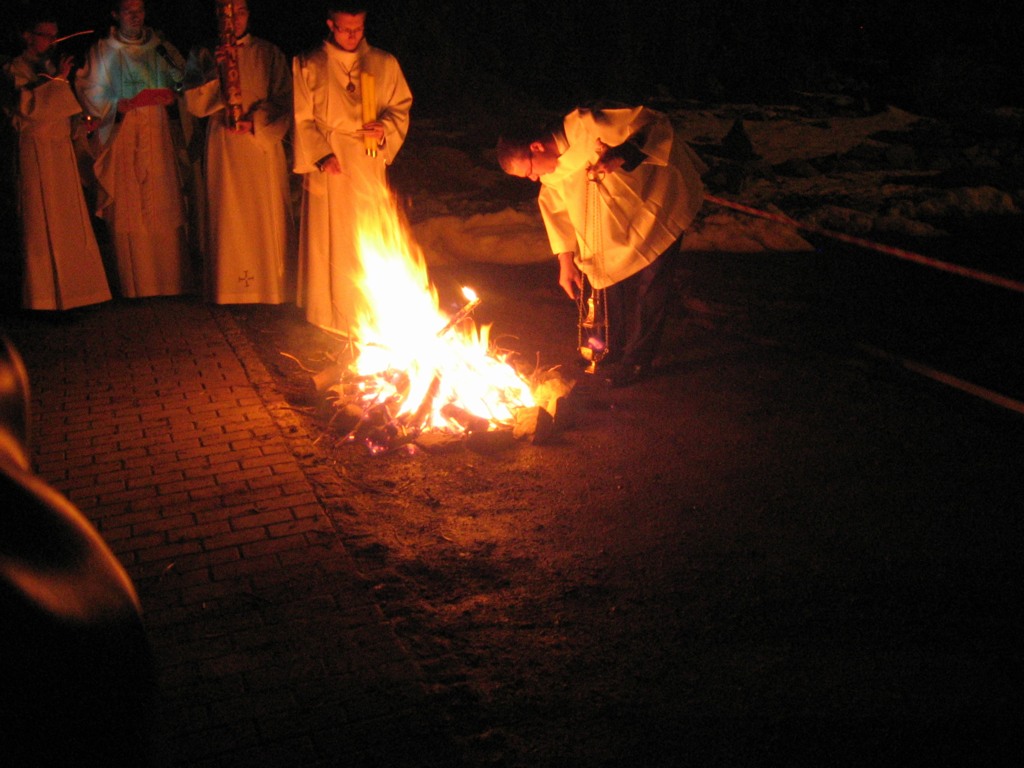 Wigilia Paschalna - Liturgia Światła - przy ognisku