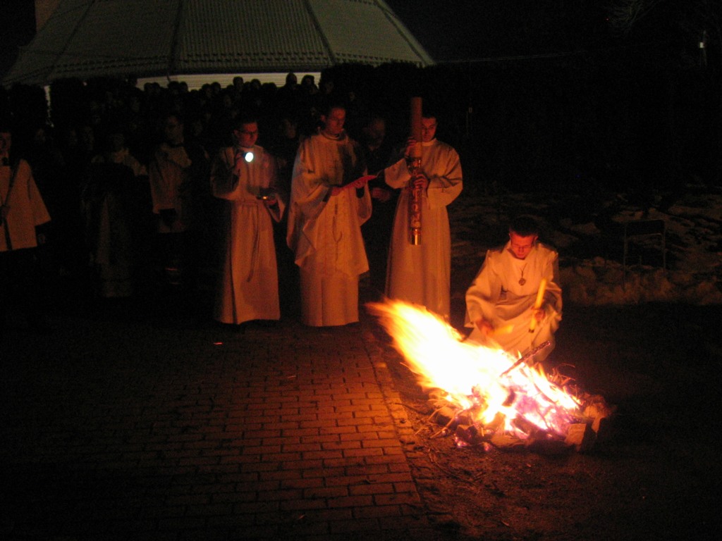 Wigilia Paschalna - Liturgia Światła - przy ognisku