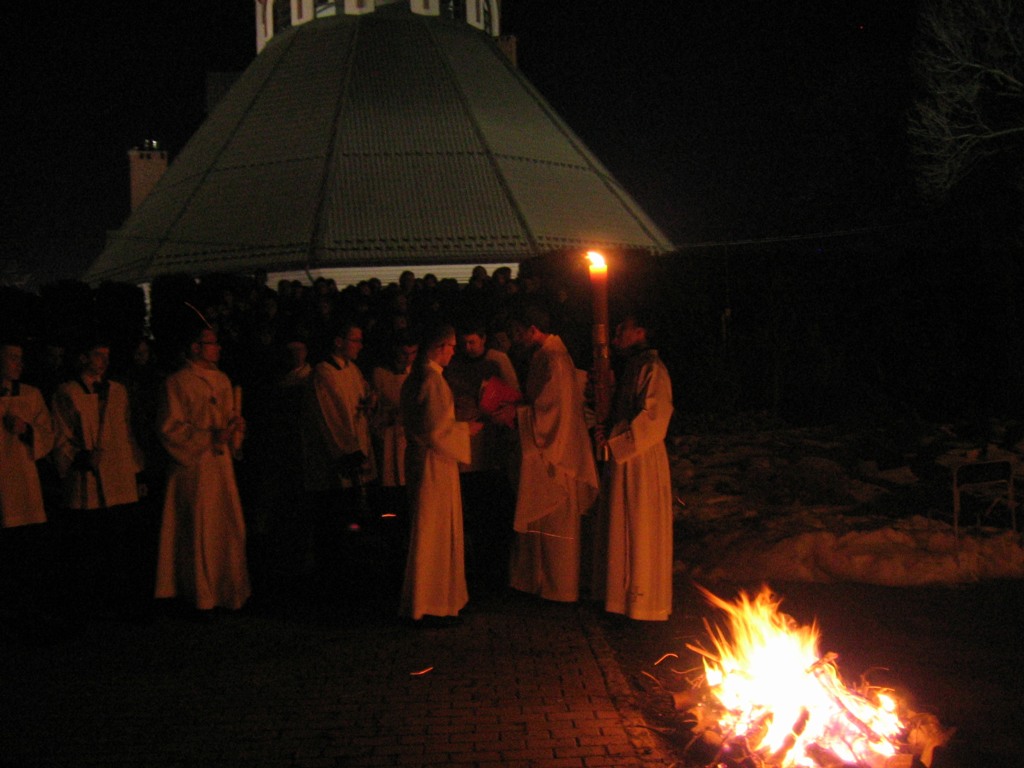 Wigilia Paschalna - Liturgia Światła - przy ognisku